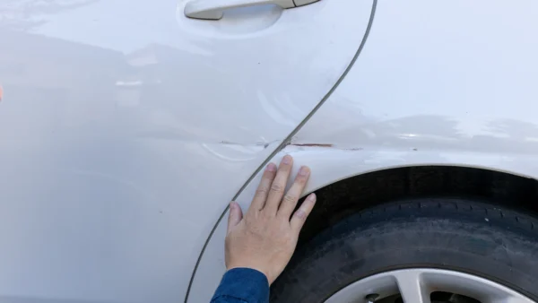 コインパーキングの車止めでバンパーを擦ってしまった…リアバンパー修理｜福岡市早良区 K-RISE